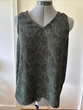Braeve Sleeveless Tank Top with Jungle Leaf Print XS